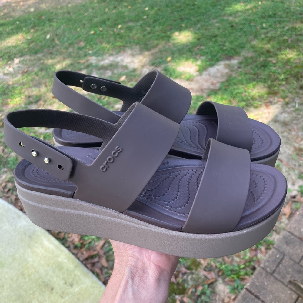 NWOT Crocs Brooklyn Low Wedge Brown Size 8